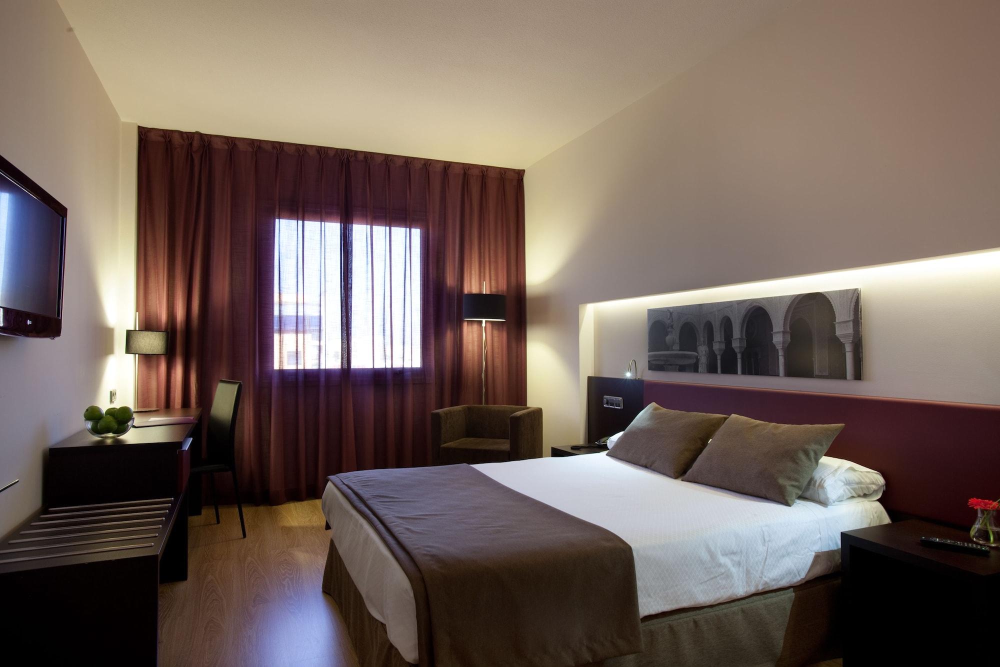 Only You Hotel Sevilla Room photo A room at the Hotel NH Collection Madrid Centro
