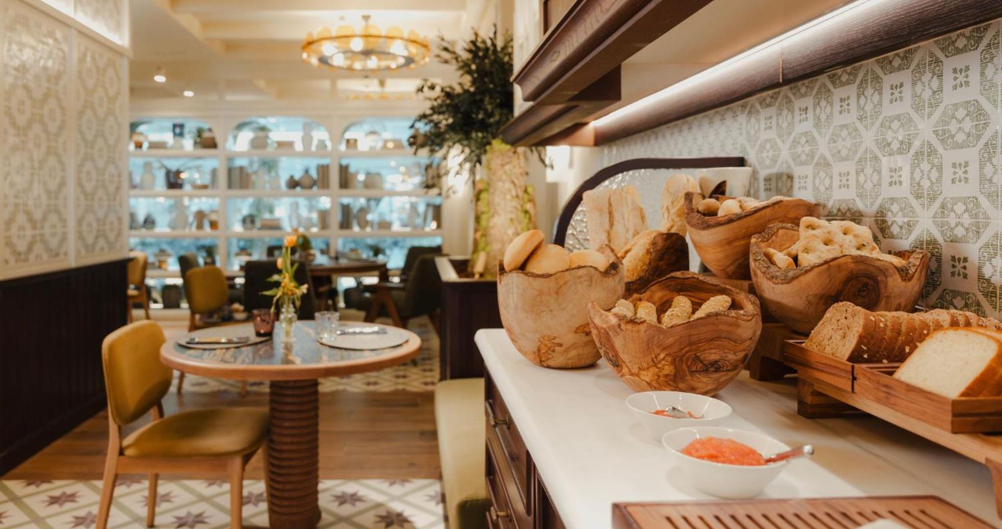 Only You Hotel Sevilla Exterior photo Bread at the restaurant