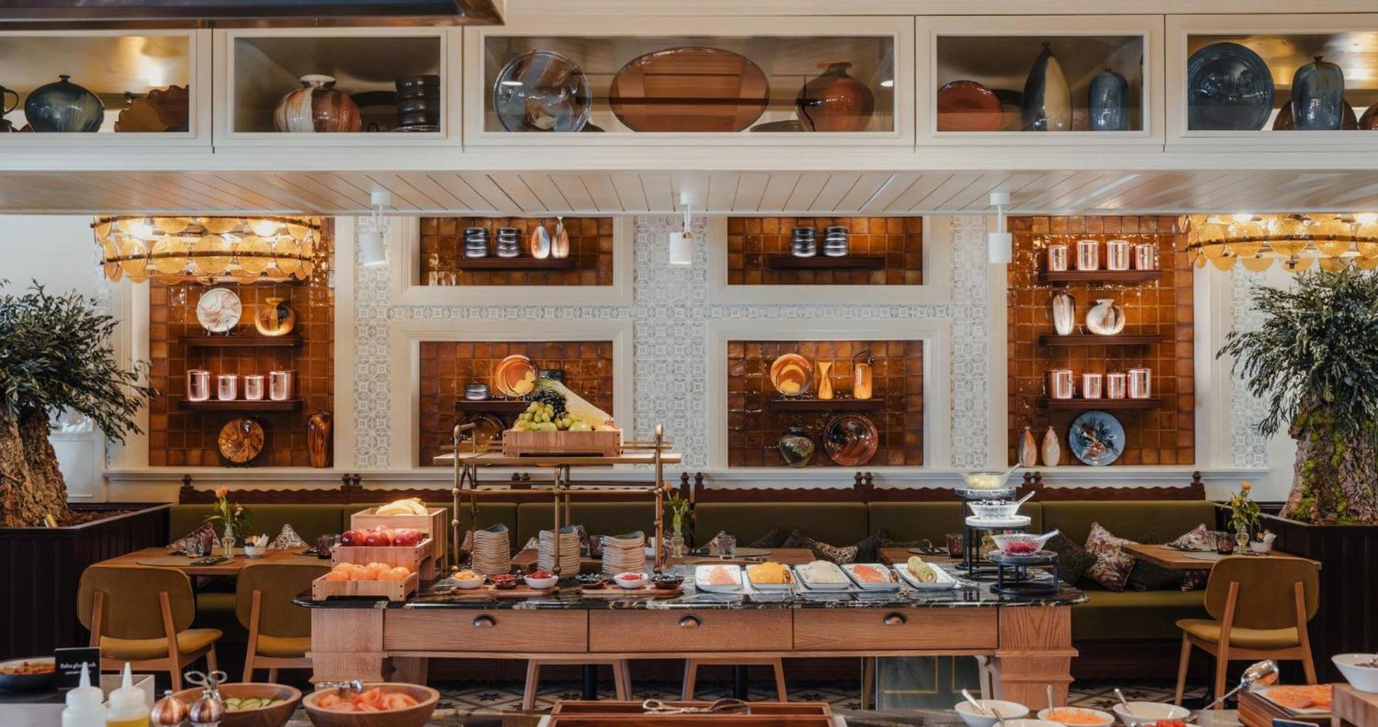 Only You Hotel Sevilla Exterior photo The buffet at the restaurant