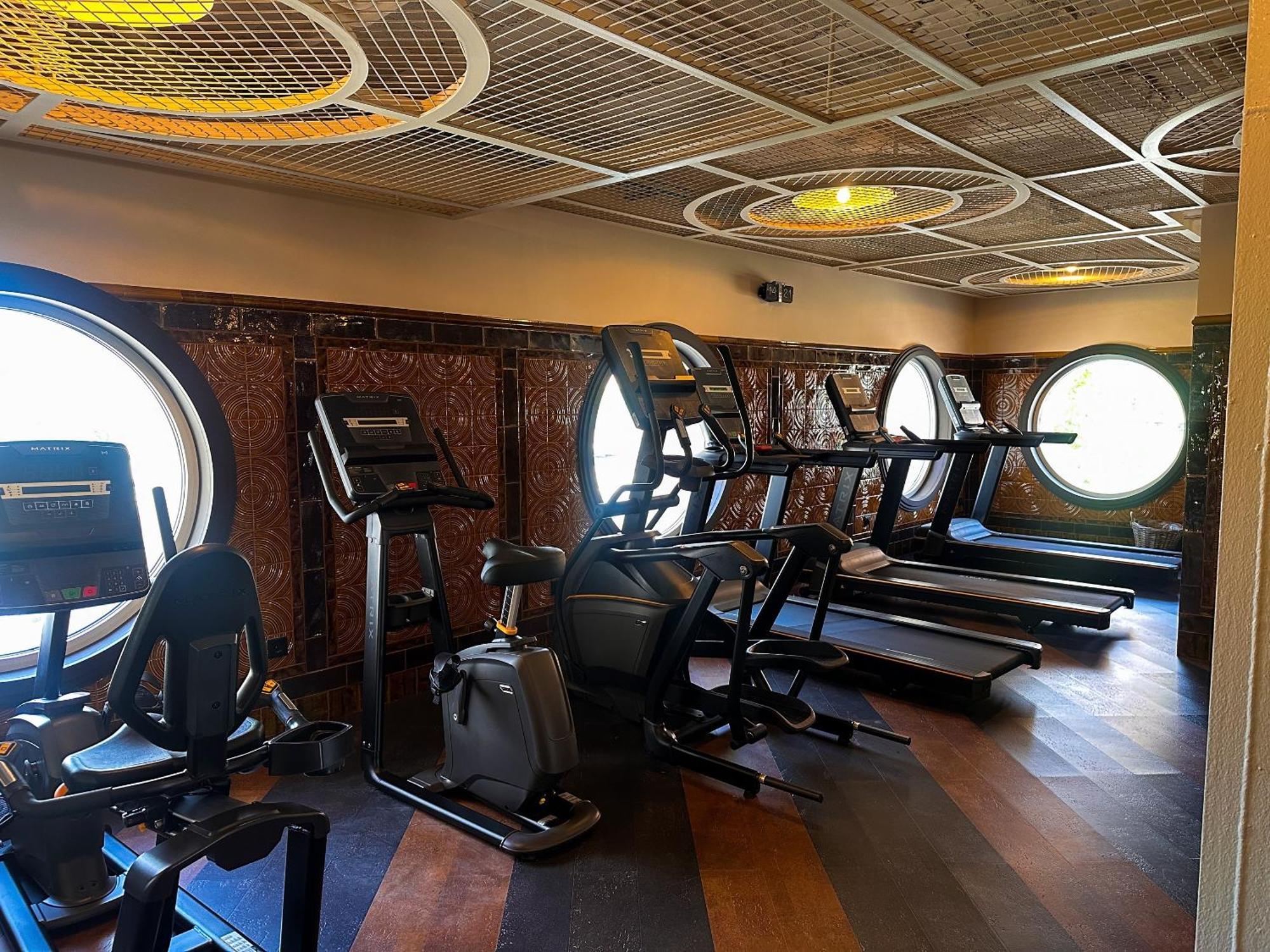 Only You Hotel Sevilla Exterior photo The gym at the hotel