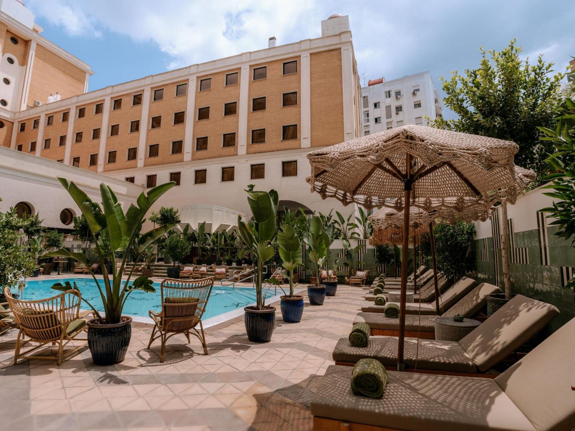 Only You Hotel Sevilla Exterior photo The hotel's pool