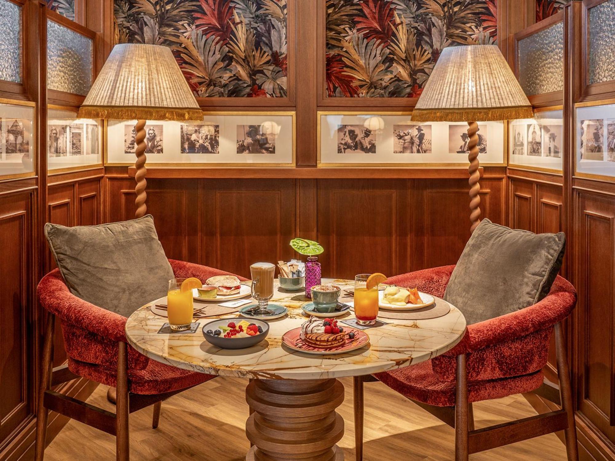 Only You Hotel Sevilla Exterior photo Breakfast at the St. Regis Istanbul