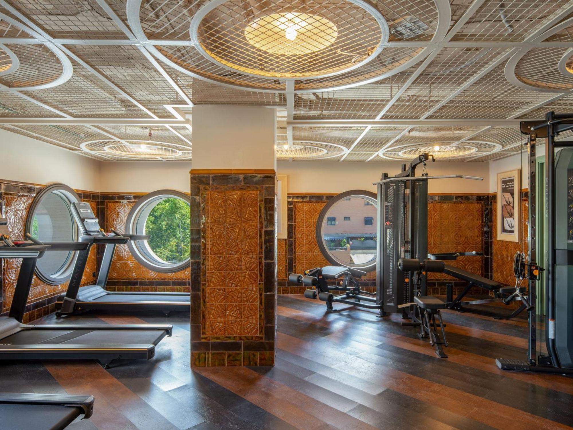 Only You Hotel Sevilla Exterior photo The gym at the hotel